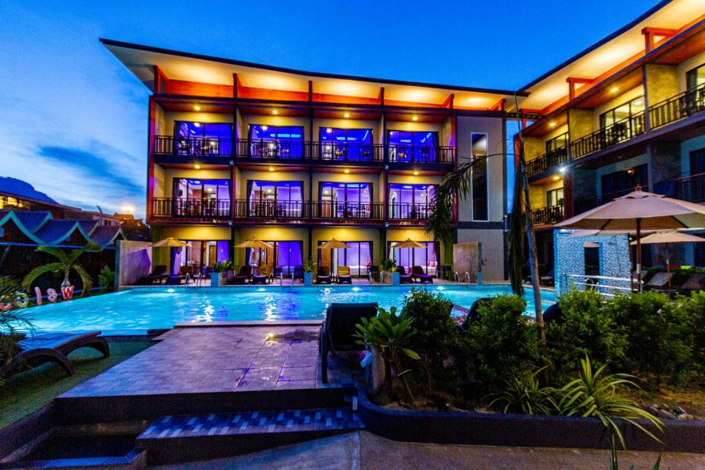 deluxe double room pool access 2